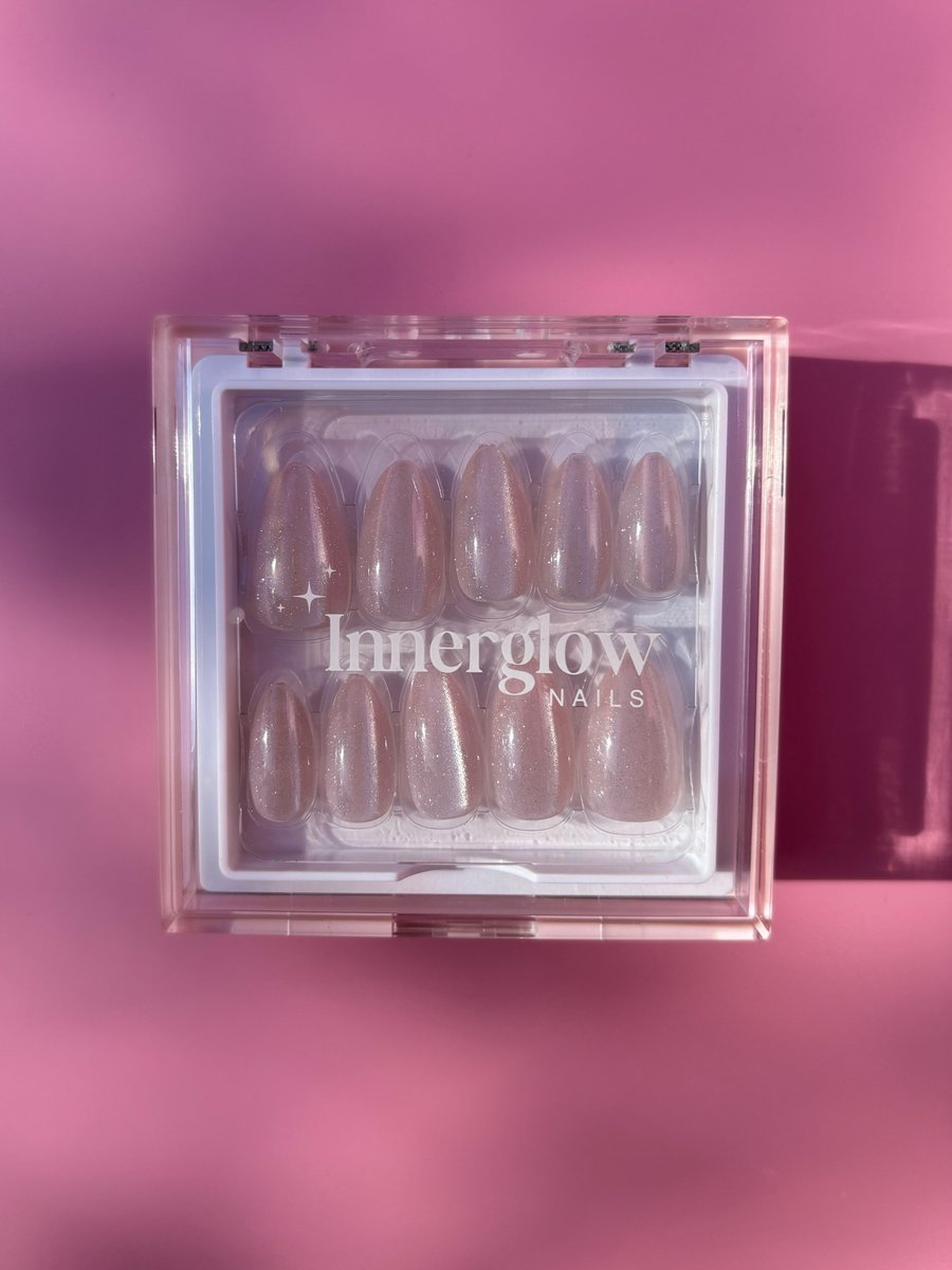 Innerglow Nails - Style ‘Fairy Dust’ - Korte Amandel Nagels - Licht Roze Glitter Nails - Hoge Kwaliteit Soft Gel - 24-28 stuks Plaknagels - All-in-one Nail Kit met Nagellijm - Nepnagels - Kunstnagels - Zelfklevende Nagels