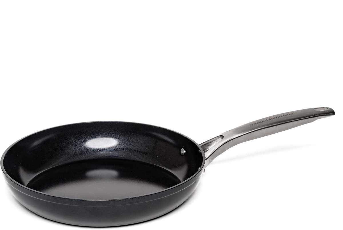 Qoozi Home Braadpan 24 cm by Peppe Giacomazza – 4 mm Gesmeed Aluminium – XERADUR® 3 Keramische Antiaanbaklaag – PFAS Vrij – Inductie – Ovenbestendig 250°C – Q1128500
