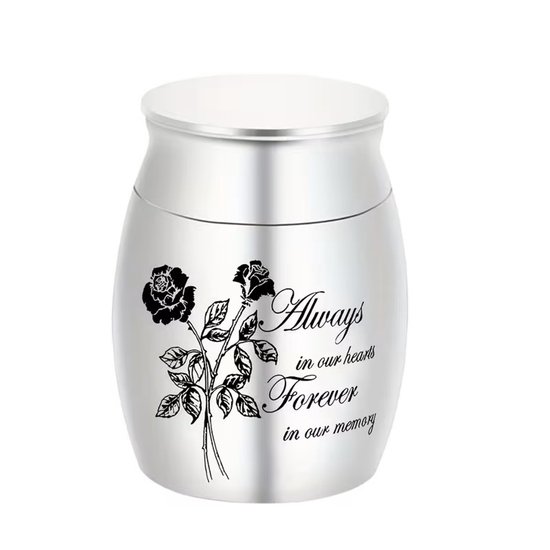Zilverkleurige mini urn met rozen en de tekst 'Always in our hearts, Forever in our memory'.