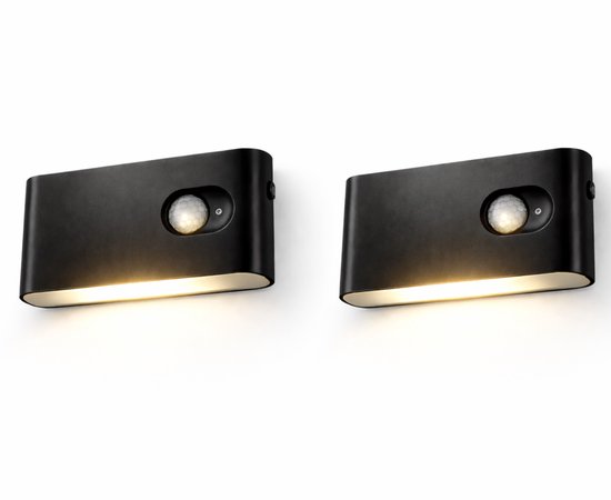 Set van twee zwarte wandlampjes met bewegingssensor en warme lichtgloed.