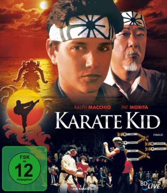 Voor- en achterkant Blu-ray hoesje van The Karate Kid met de gezichten van Ralph Macchio en Pat Morita, een karate-vechter en een FSK 12 logo.