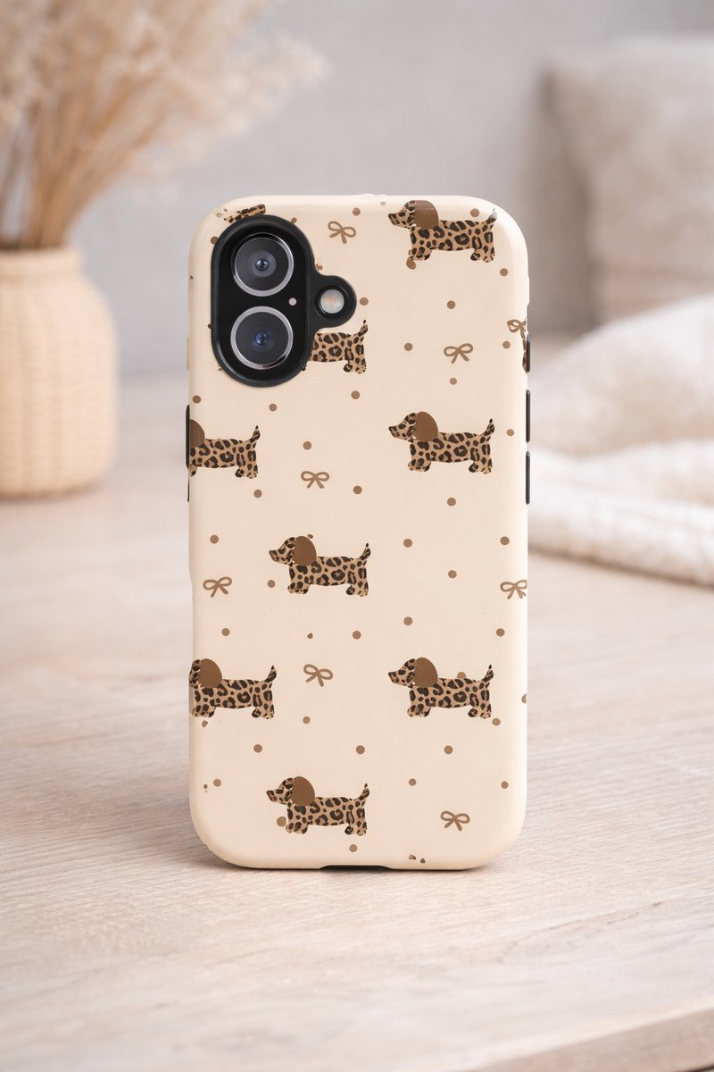Telefoonhoesje iPhone 17 "Speelse Luipaard-Teckels" – Beige met Cartoonprint