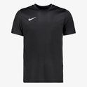 Dos d'un t-shirt de sport Nike noir à manches courtes avec logo Nike blanc sur la poitrine.