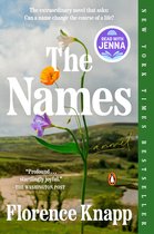 Boekhoes met de titel 'The Names' van Florence Knapp. Met in het midden een plant met drie bloemen: wit, oranje en paars. "Read with Jenna" logo bovenaan.