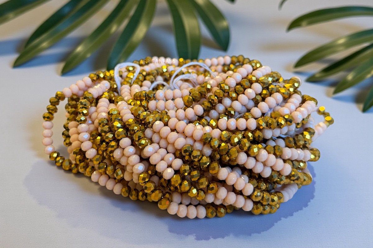 AfricanFabs® Waist Beads / Afrikaanse Heupketting - Ebébé - Goud (Traditioneel niet-elastisch koord) - Buikketting - Taille ketting