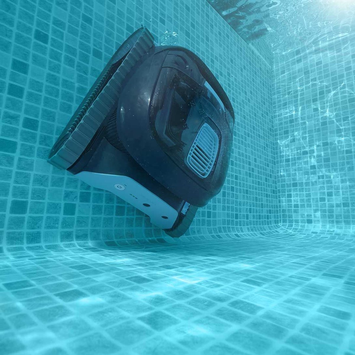 Dolphin Liberty 400 cordless pool robot