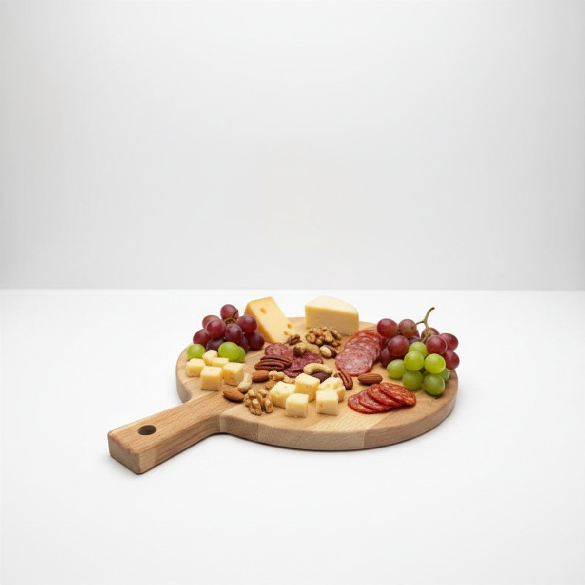 Ronde Beukenhouten Serveerplank met Handvat – 29×37 cm – Borrel- & Snijplank