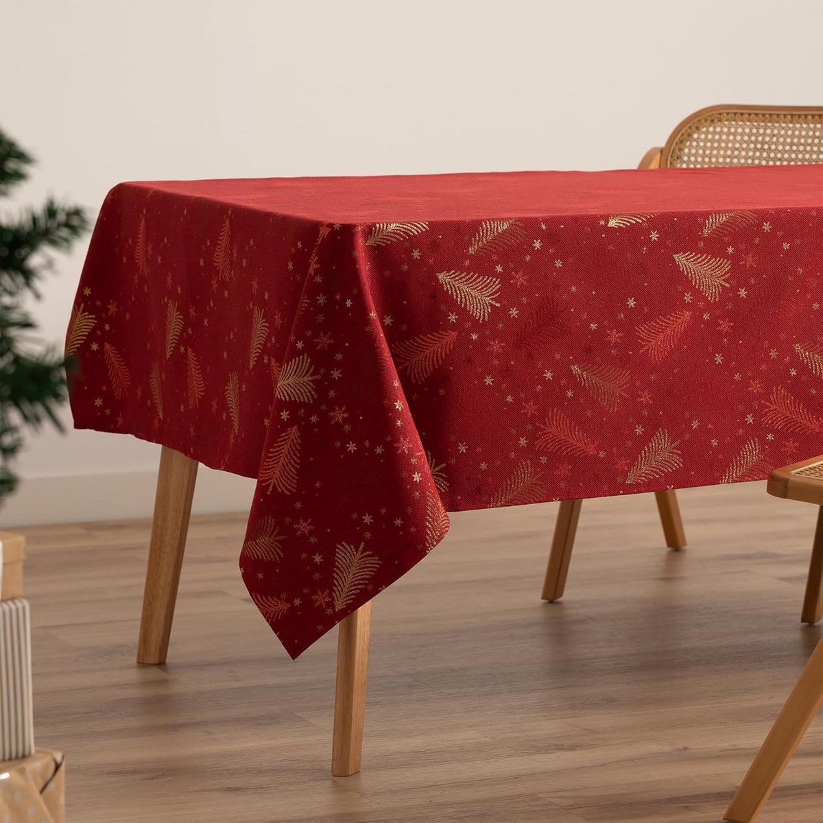 Luxe Kerst Tafelkleed Jacquard Rood en Goud 140x240 cm Rechthoekig Tafeltextiel