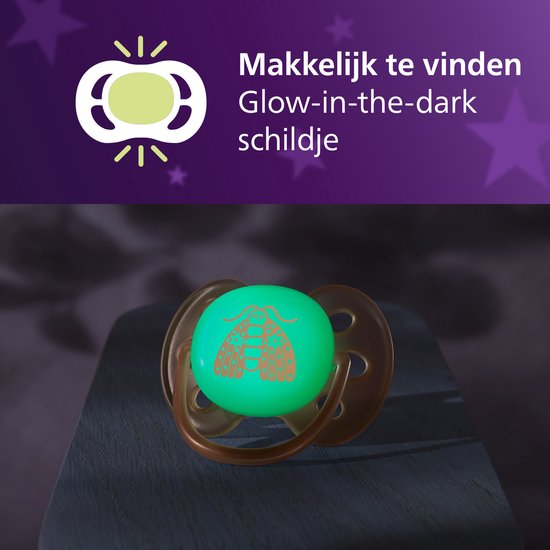 Bruine fopspeen met glow-in-the-dark mottenprint, makkelijk te vinden.
