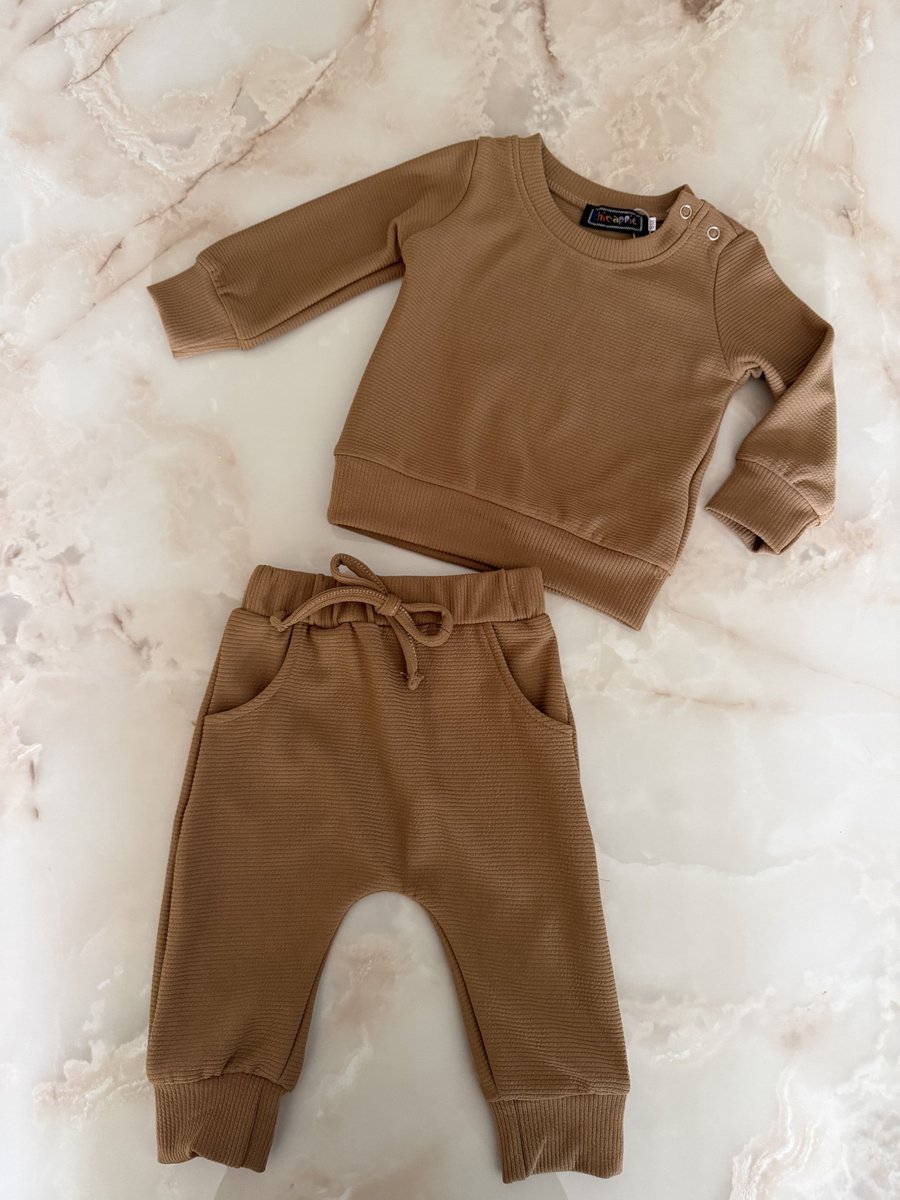 Baby jongens 2 delige geripde set "Camel", verkrijgbaar in de maten 62 t/m 98