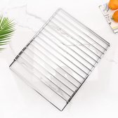 Uitschuifbaar universeel ovenrooster van roestvrij staal, instelbaar van 35 tot 56 cm voor bakken en grillen.