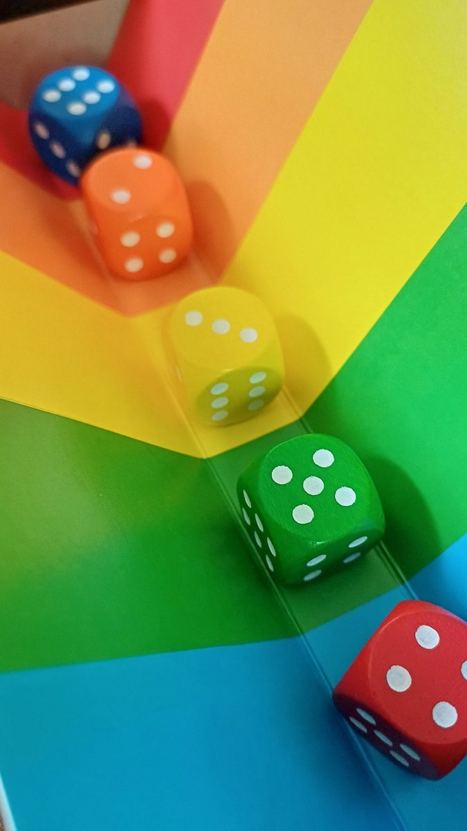 Tactic Colour Yatzy – Dobbelspel – Kleurrijk Familiespel – Met Regenbooginlay en QR Uitleg – Vanaf 6 Jaar – 2 of Meer Spelers — cadeau in Spellen & Speelgoed - foto 4