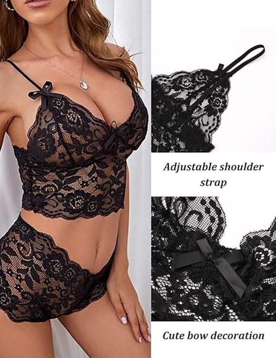 Zwarte kanten bralette en hotpants set, met bloemenpatroon en strikjes. Verstelbare bandjes.