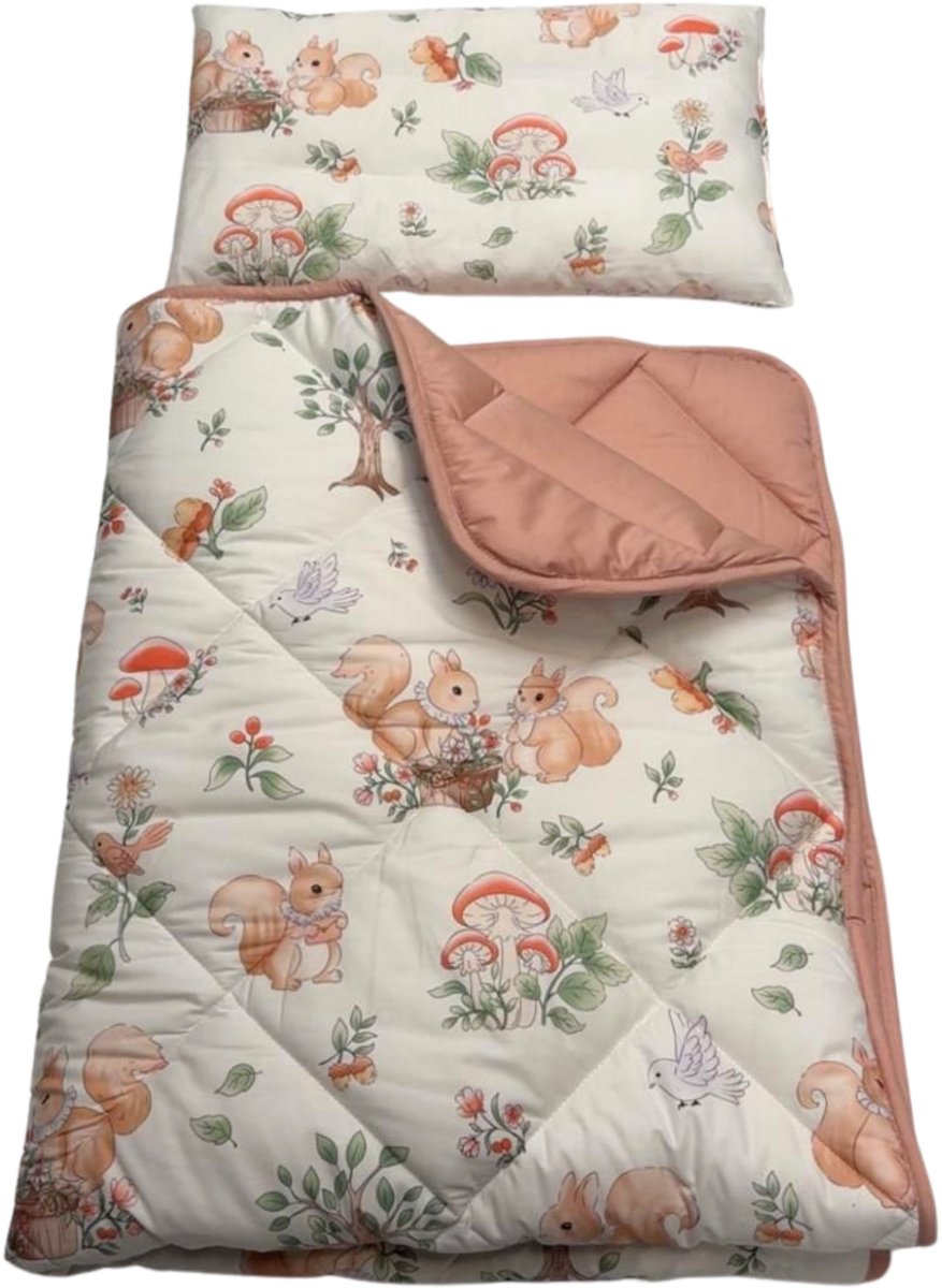 Amisly Peuter dekbed - Peuterdekbed - Afmeting 120x150 cm - 4 Seizoenen dekbed - Anti Allergisch - Katoen - Oud Roze - Eekhoorn Print - Natuurlijke Stof - Ademend - Inclusief Kussen
