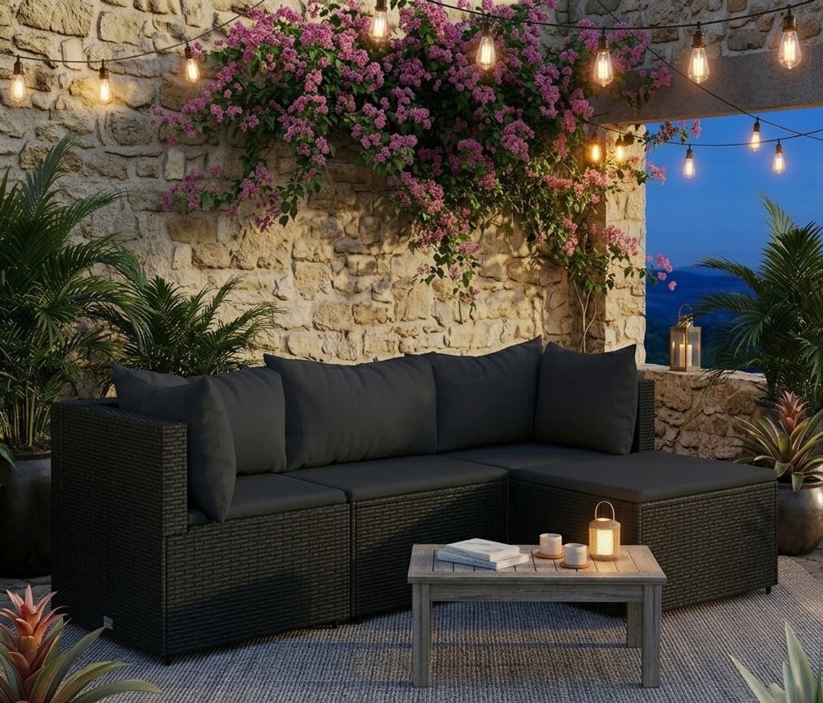 Milano Luxe Modulaire Loungeset 4-Delig met Kussens en Voetenbank – Zwart Polyrotan L-Vorm Tuinset 63 x 63 x 57,5 cm Weerbestendige Lounge Sofa voor Tuin, Terras en Balkon
