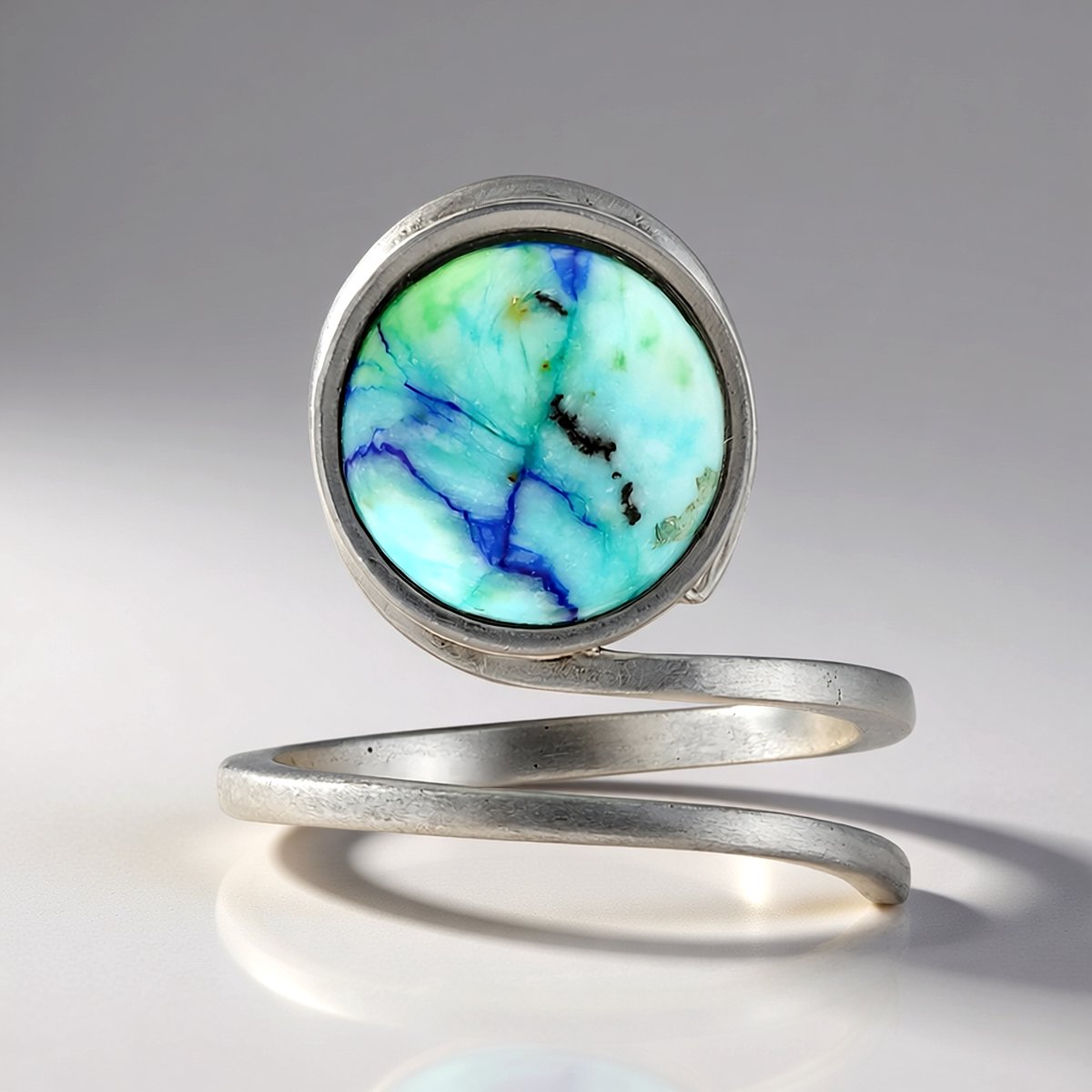Cavill - Zilveren ring met 3,707 ct Azuriet cabochon - 925 Sterling zilver geplatineerd - Elegante spiraalvorm - Blauw groene damesring