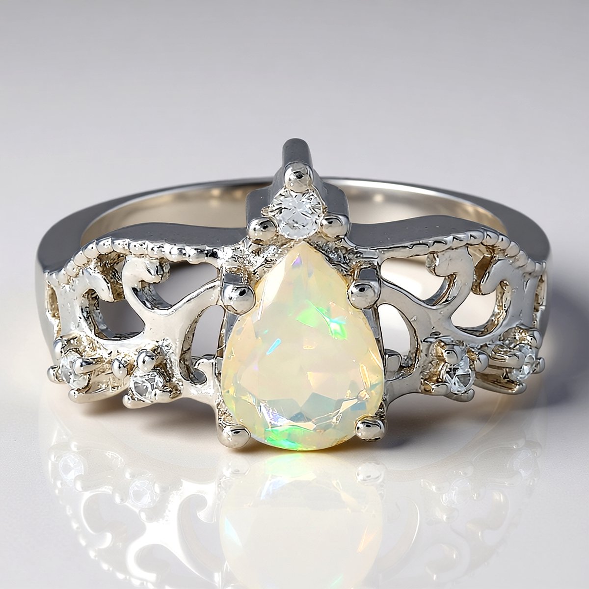 Cavill - 925 Sterling Zilver Damesring - 0,56 ct Welo Opaal Druppelvormig - Cambodjaanse Zirkonia - Elegante Etnische Sieraden