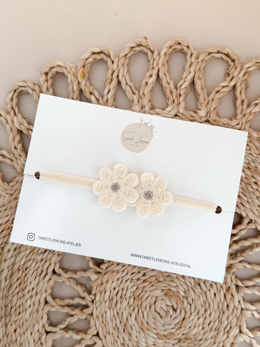 Haarband Faye - Crème - Elastische Haarbanden - Haarbandje voor Baby & Newborn - Haaraccessoires voor Kinderen & Meisjes - Bloemen - Kraamcadeau