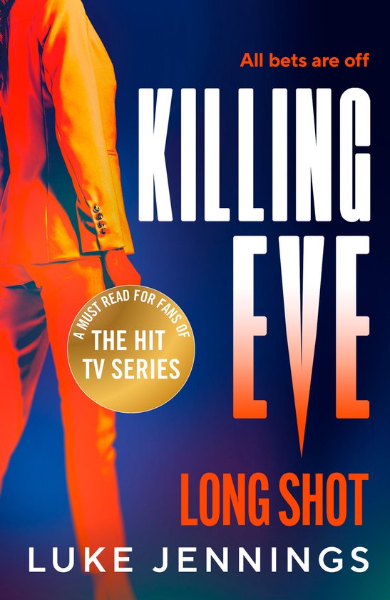 De cover van Killing Eve: Long Shot toont een vrouw in een oranje blazer en broek. De titel 'KILLING EVE' staat groot in witte letters. 'All bets are off' en 'LONG SHOT' staan in oranje letters.