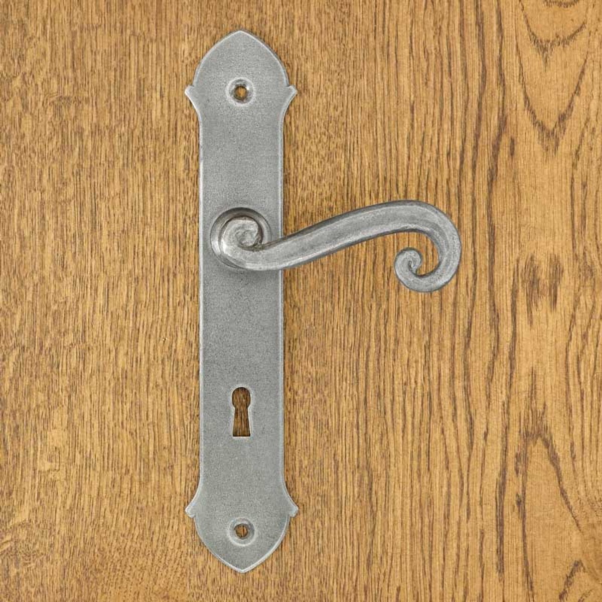 SEART Malta Serie - Deurgreep met Schild - 72mm - Retro Stijl - Staalgrijs