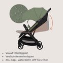 Lichtgroene en zwarte buggy in ligstand met waterdichte XXL-kap. Ook opgevouwen.