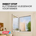 Tesa Insect Stop klittenband vliegenhor voor een openstaand raam.
