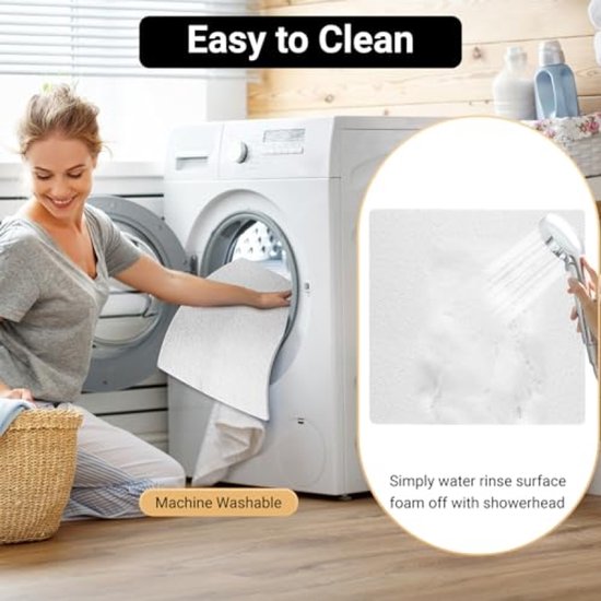 Gemakkelijk te reinigen: witte badmat wordt in de wasmachine gewassen en met de handdouche afgespoeld.