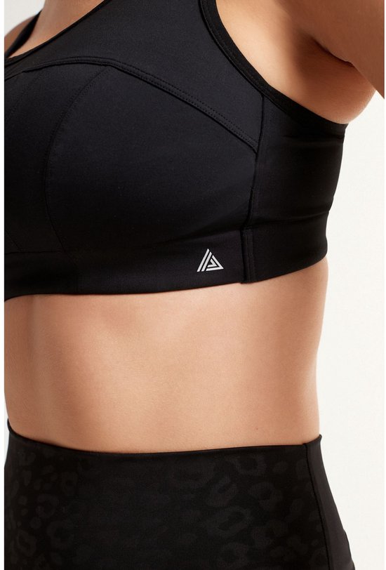 Zwarte sportbeha met logo op de band.