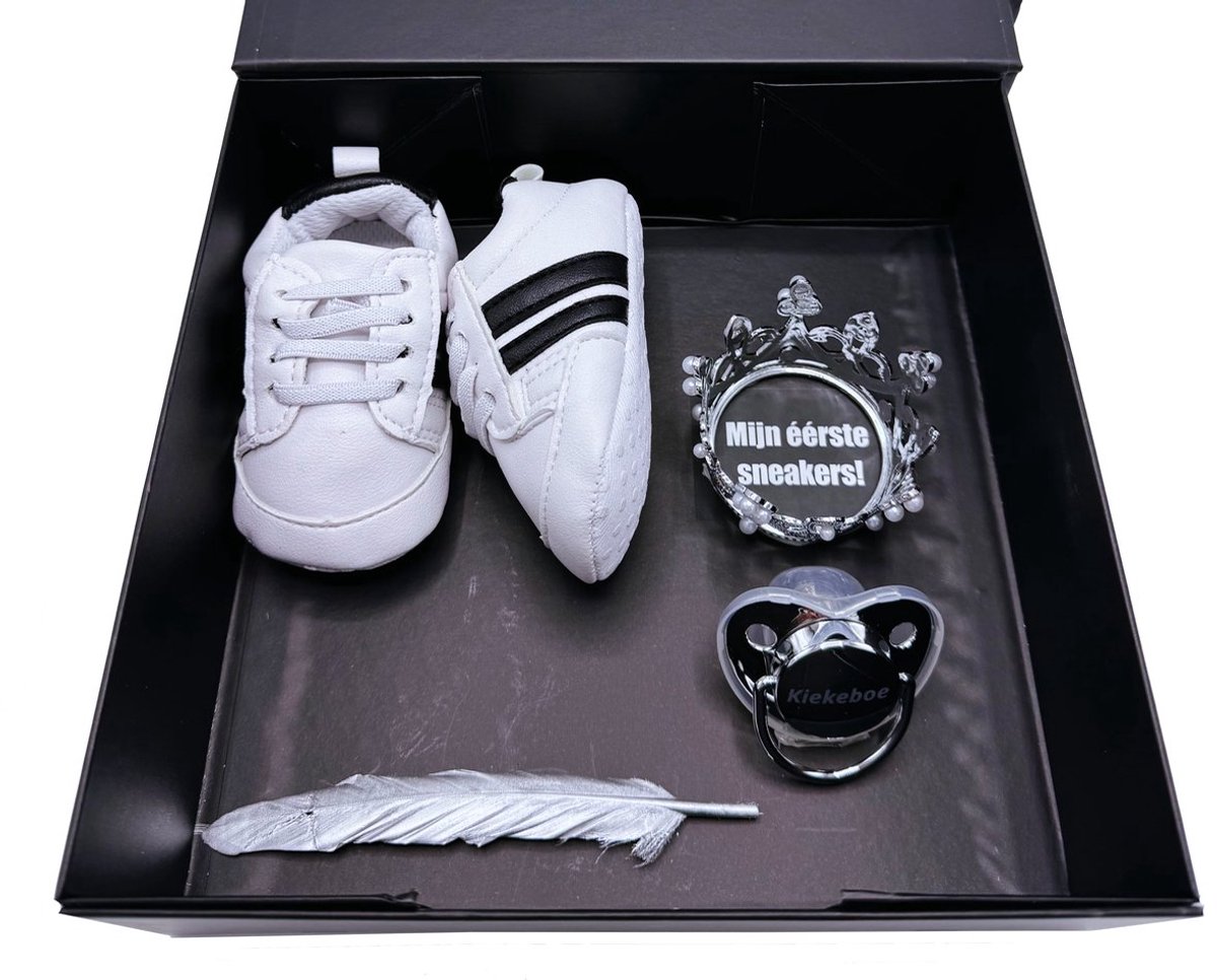 Kraamcadeau Jongen - Witte Babysneakers met Speen - kraamkado - geboortecadeau