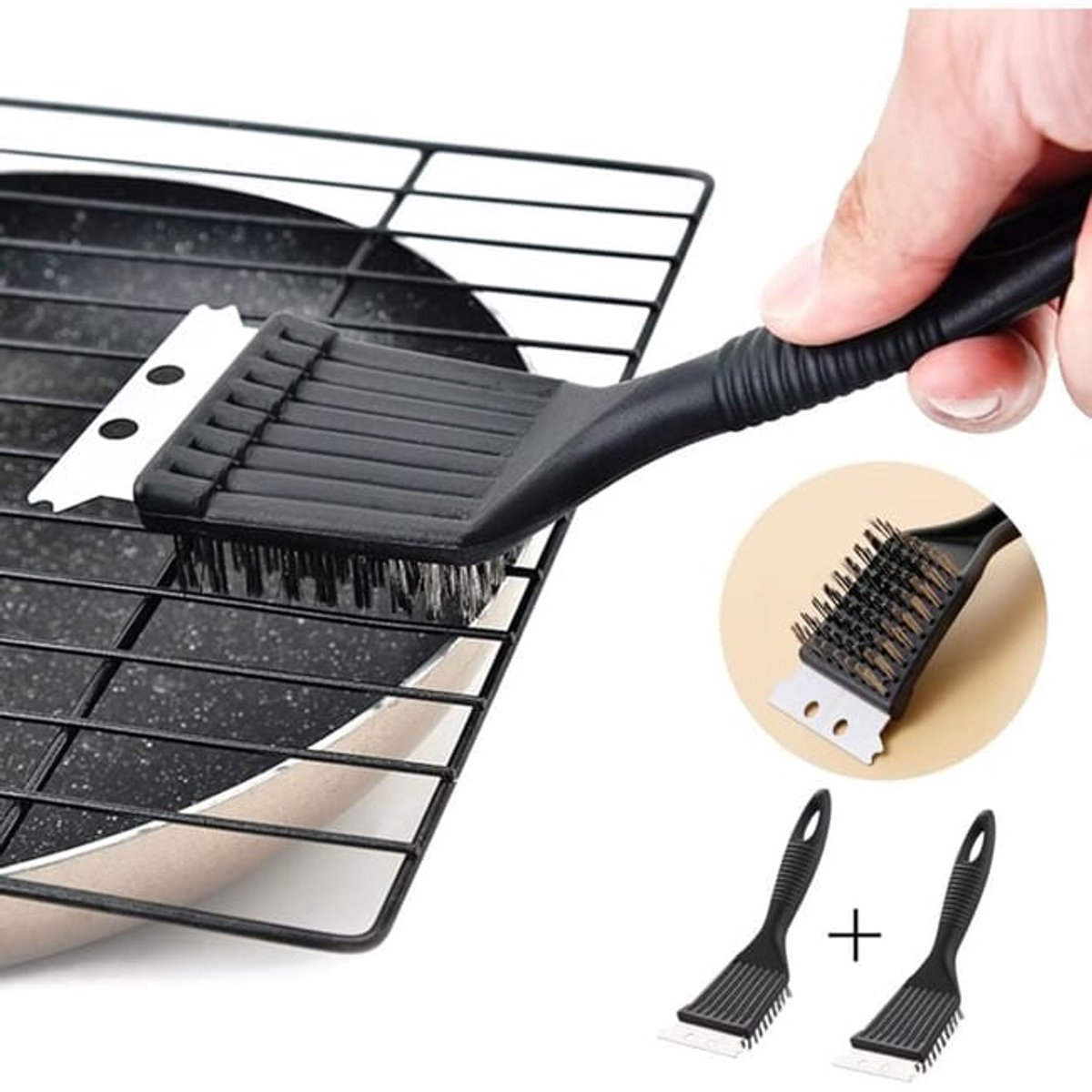 Een set van twee roestvrijstalen draadborstels en een grillschraper.