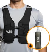 Man met grijs shirt draagt zwart R2B hardloopvest. Inzet toont 500 ml soft flask.