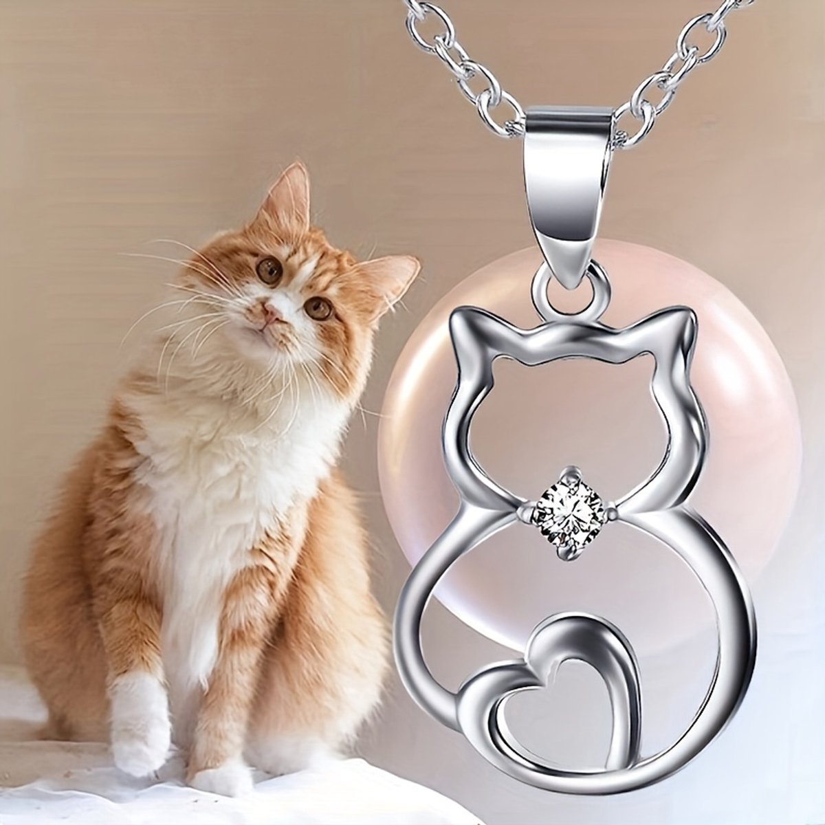 Sjika - Zilverkleurige Katten Ketting met Kristal – Kat Hanger Dames – Liefdevol & Minimalistisch Design - Cadeau voor haar