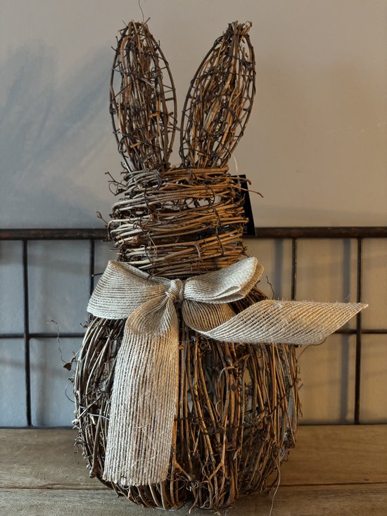Paashaas | Pasen | Roan | Paasdagen | Woonaccessoire | Woonaccessoires | Woondecoratie | Decoratie | Interieur | Living | Deco | Decoratief | Woon | Wonen | Woonkamer | Konijn met strik | Konijntje | Rotan | Paasdagen | Lente | Spring | Seizoen