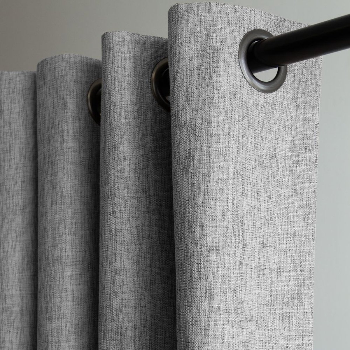 MOONDREAM LumenControl™ Totaal Verduisteringsgordijn | Licht+Zonwering | 100% Ondoorzichtig | EU-fabricaat | Oogjes | Grijs MC732 | 130 x 260 (BxH) cm