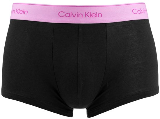 Zwarte Calvin Klein boxer met roze tailleband.