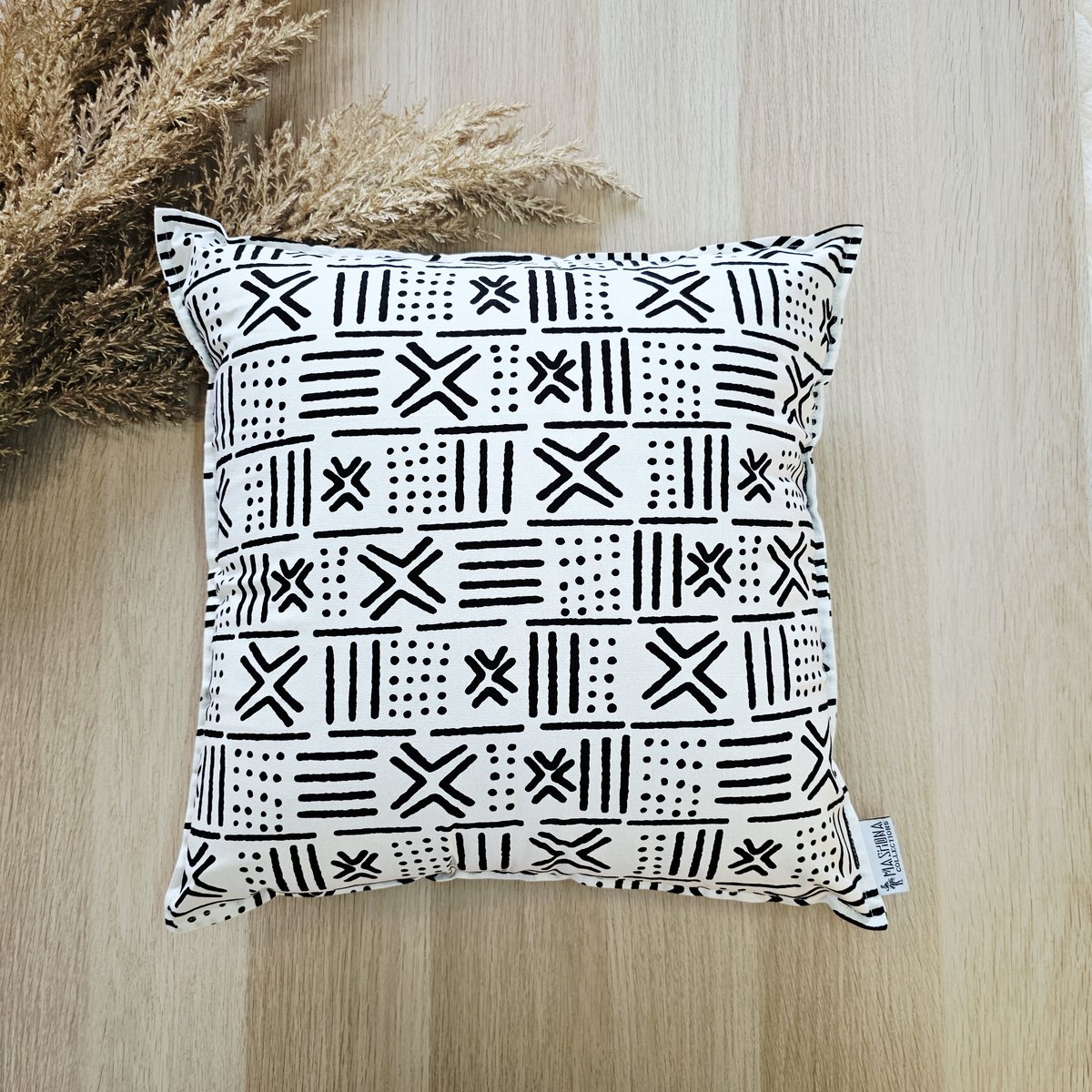 Mashona Collections Set van 2 Decoratieve Kussenhoesen | 45x45cm | African Print Inspired Print Cushion CoverS WHITE BOGOLAN