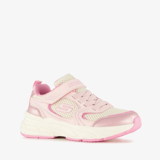 Roze Skechers meisjes sneaker met mesh, roze glimmende details en klittenbandsluiting.