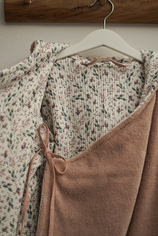 Baby-badjas-roze met bloemetje-maat 92-handgemaakt-(Sweet baby Bedstraw) — afbeelding 5