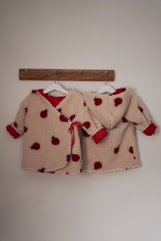 Baby-badjasje-beige met lieveheersbeestjes-maat 80-handgemaakt-(Sweet baby Bedstraw) — afbeelding 5