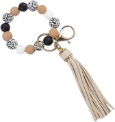 Sleutelhanger met beige, zwart, witte en panterprint kralen en een beige kwastje.