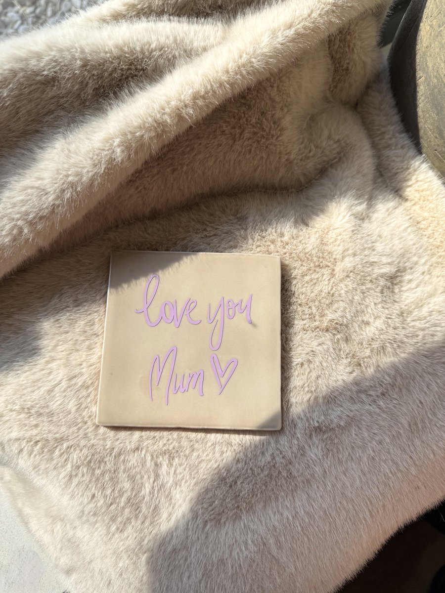 Moederdag tegeltje – “Love You Mum” – Beige – 10x10 cm