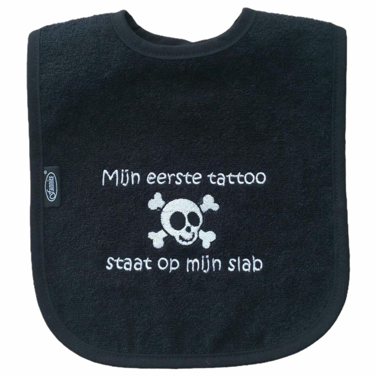 Zwarte slab met "Mijn eerste tattoo staat op mijn slab"