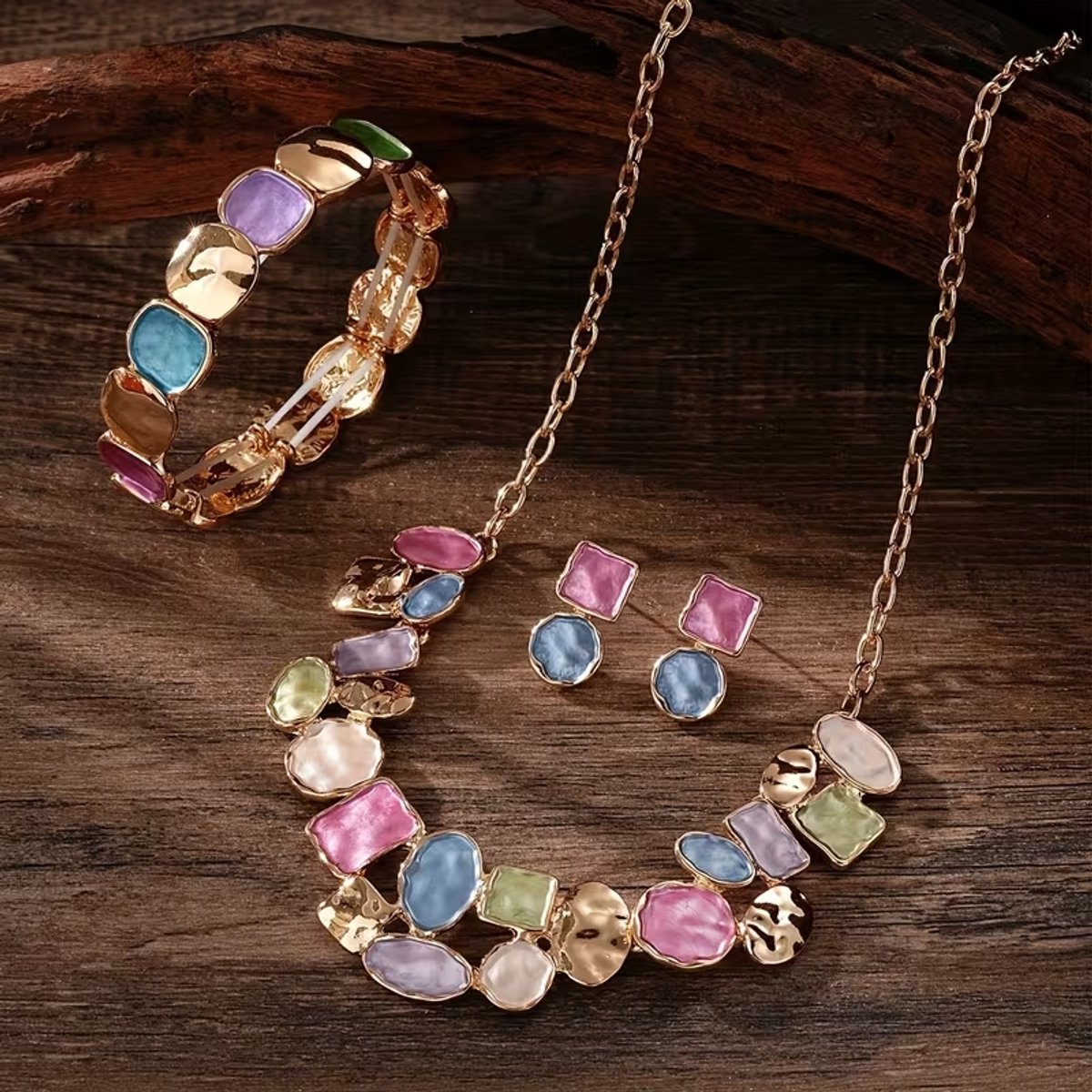 My Sweet Romance® - 3-delige Sieradenset met Goudkleurige Ketting, Oorbellen en Armband met Emaille Details