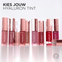 Diverse L'Oréal Paris Hyaluron Tint Lipstains in roségouden verpakking.