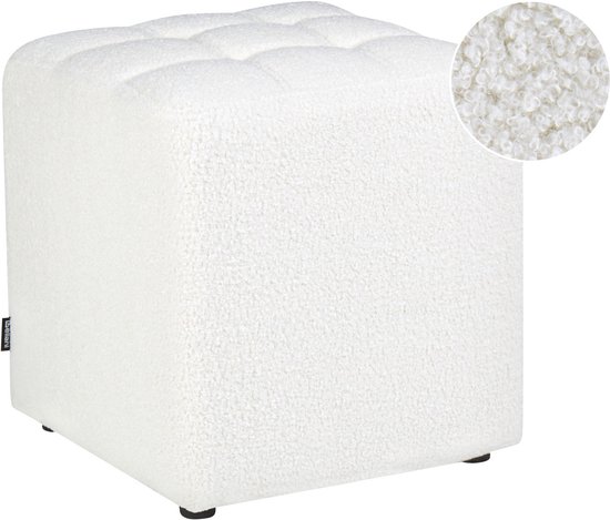 Pouf blanc en bouclé avec surpiqûres losanges et un détail agrandi du tissu.