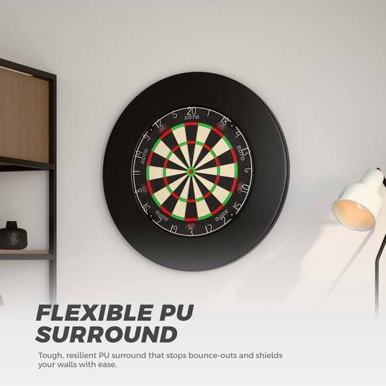 Een dartbord met een zwarte, flexibele PU surround, gemonteerd aan de muur.