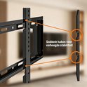 Detail van een zwarte tv-beugel met dubbele haken voor verhoogde stabiliteit.