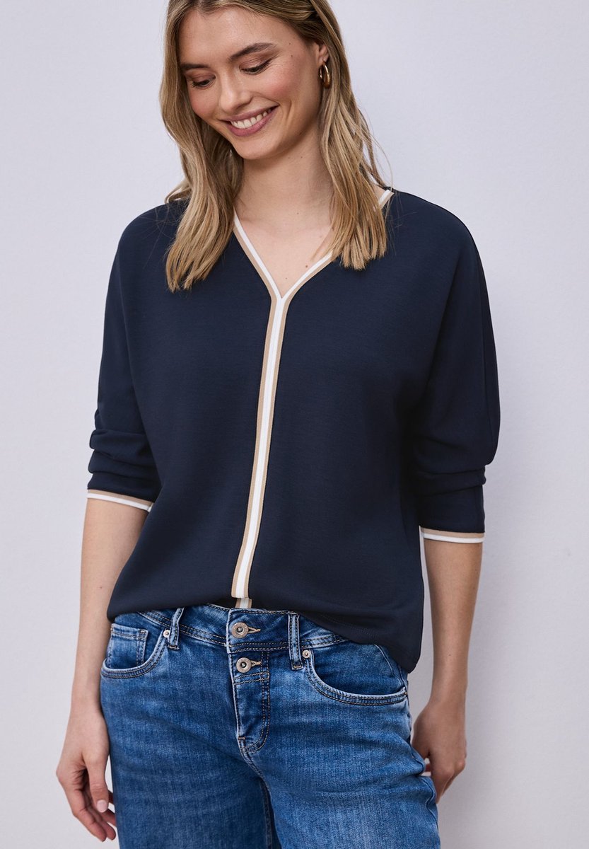 A324793 shirt w.striped panel