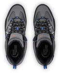 Bovenkant van grijze wandelschoenen met veters en blauwe lusjes. Regatta & Isolerende tekst.