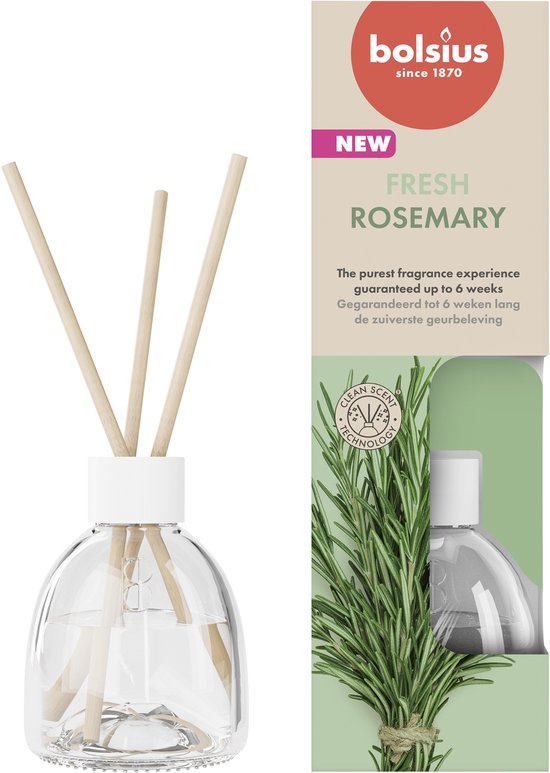 Glazen diffuser met heldere vloeistof en 3 houten stokjes. Verpakking met 'NEW FRESH ROSEMARY'.